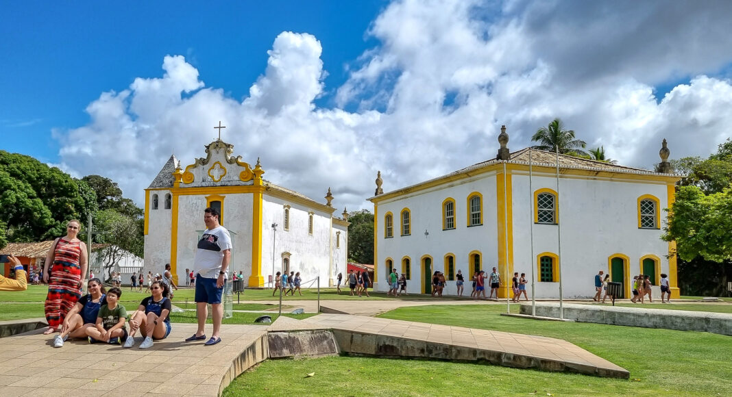 Pelo Aeroporto Internacional, chegaram 17.220 passageiros, em 123 voos, sendo 119 nacionais e 4 internacionais