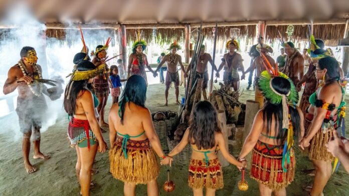 Porto Seguro em 5 Razões: Povos Originários e a Cultura Pataxó Porto Seguro em 5 Razões: Povos Originários e a Cultura Pataxó